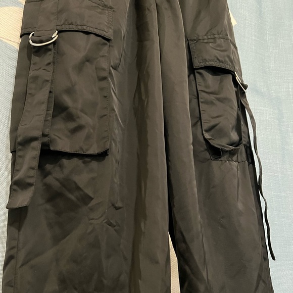 NWOT Forever 21 Cargo Pants 🖤 - Picture 3 of 9